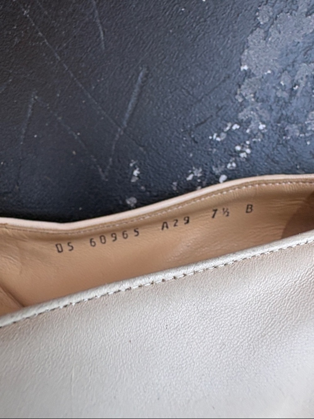 Salvatore Ferragamo Women’s Two-Tone Cap Toe Ballet Flats Cream Black size 7.5 B - Picture 9 of 10